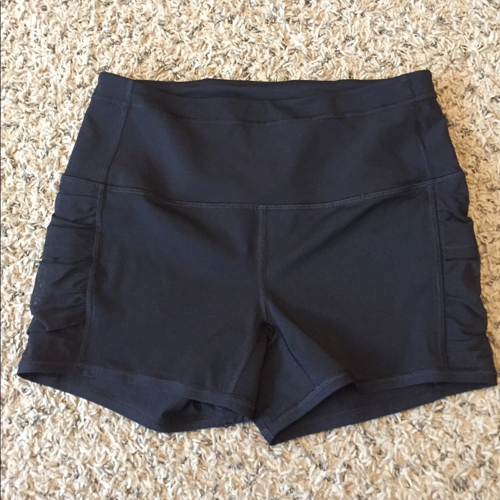 Lululemon shorts size6 yoga run